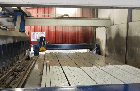 HepcoMotion - 坚固的直线导轨在污染、肮脏的环境中大放光彩 切割混凝土条