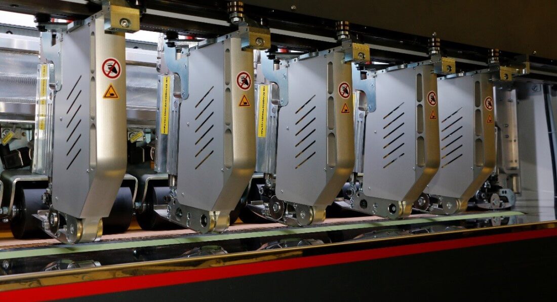 HepcoMotion - 在卡夫（G.Kraft）公司的硬纸板切割机应用中 海普克GV3承受应力大、切割精度高