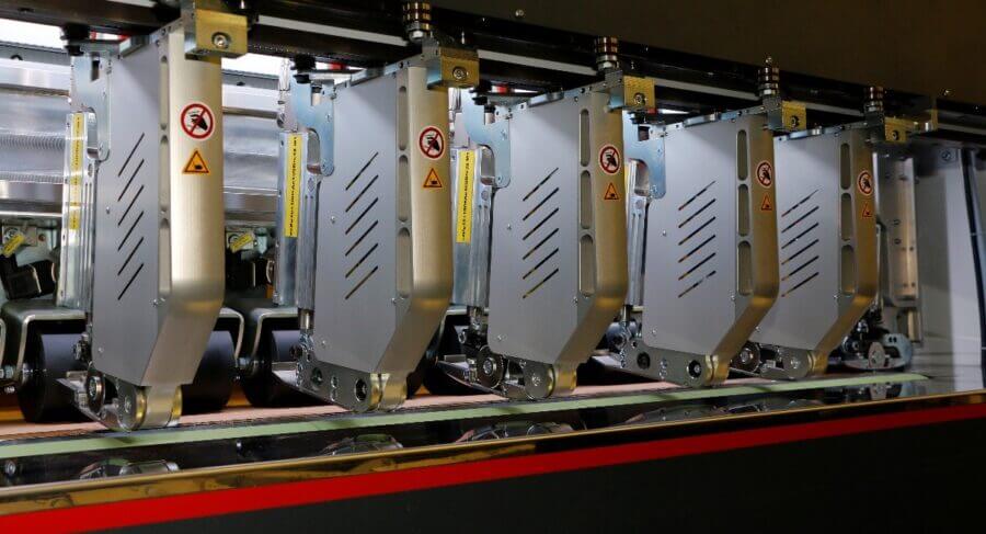 HepcoMotion - 在卡夫（G.Kraft）公司的硬纸板切割机应用中 海普克GV3承受应力大、切割精度高