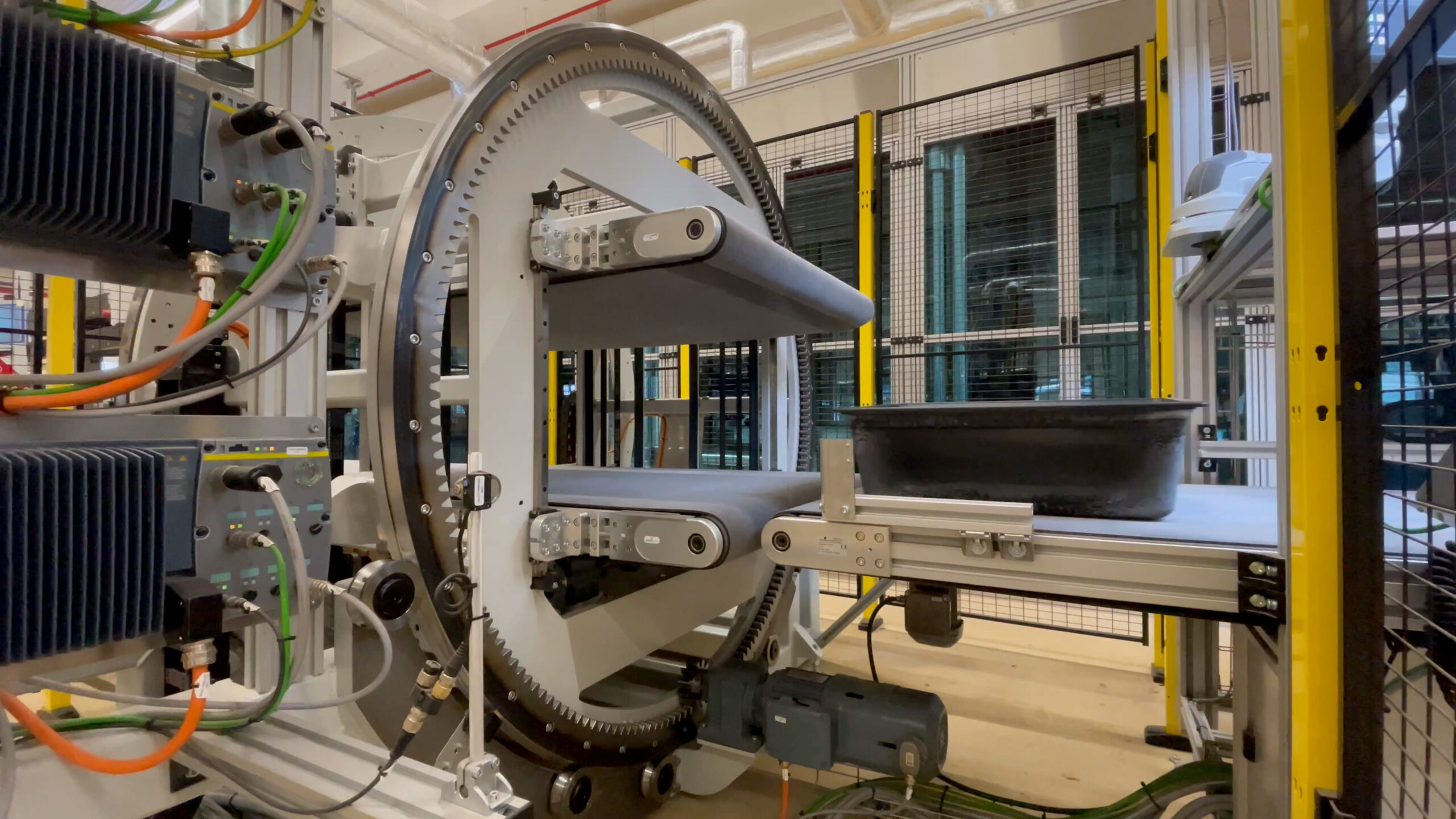 HepcoMotion - 水槽生产应用  HDRT重载圆弧导轨